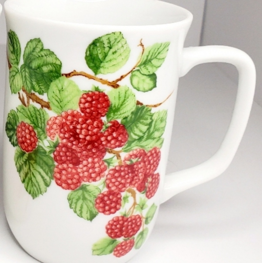 Vintage 1940s Seymour Mann Cup RASPBERRY